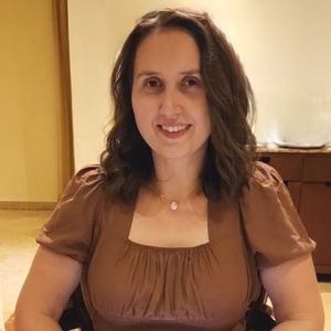 Meet your Posher, Zina